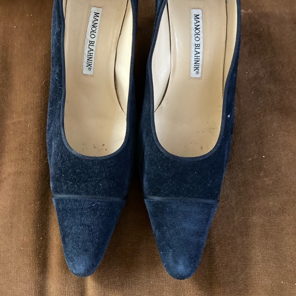 Manolo Blahnik navy blue suede pumps - Picture 1 of 3